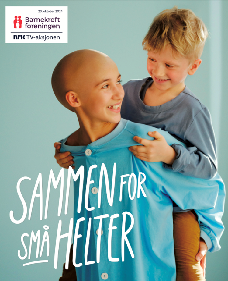 TV-aksjonen 2024 sin kampanjeplakat. En gutt som sitter på ryggen til en annen gutt, med teksten "Sammen for små helter" 